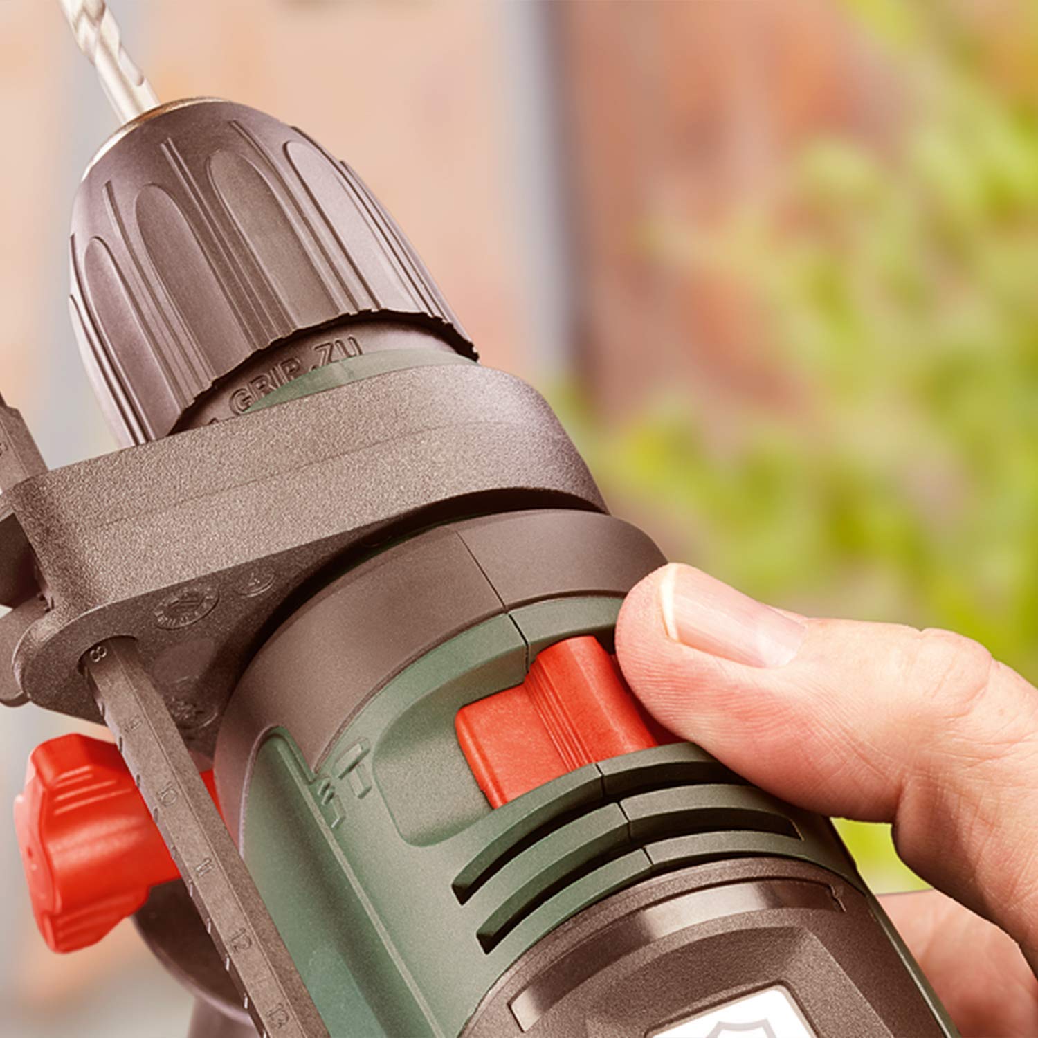Bosch UniversalImpact 800 trapano a percussione 800W con valigetta
