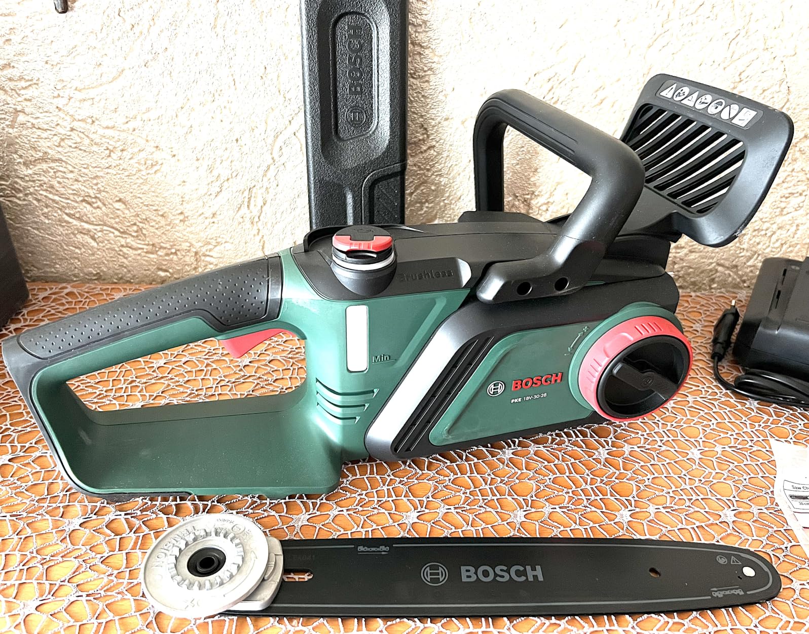 Bosch PKE18V-30-28 sega a catena a batteria 18V 4,0Ah brushless