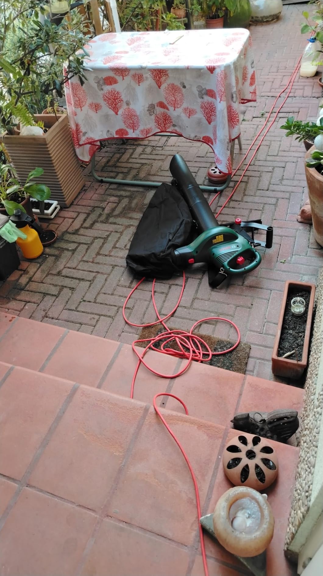 Bosch UniversalGardenTidy 3000 soffiatore aspiratore 3000W