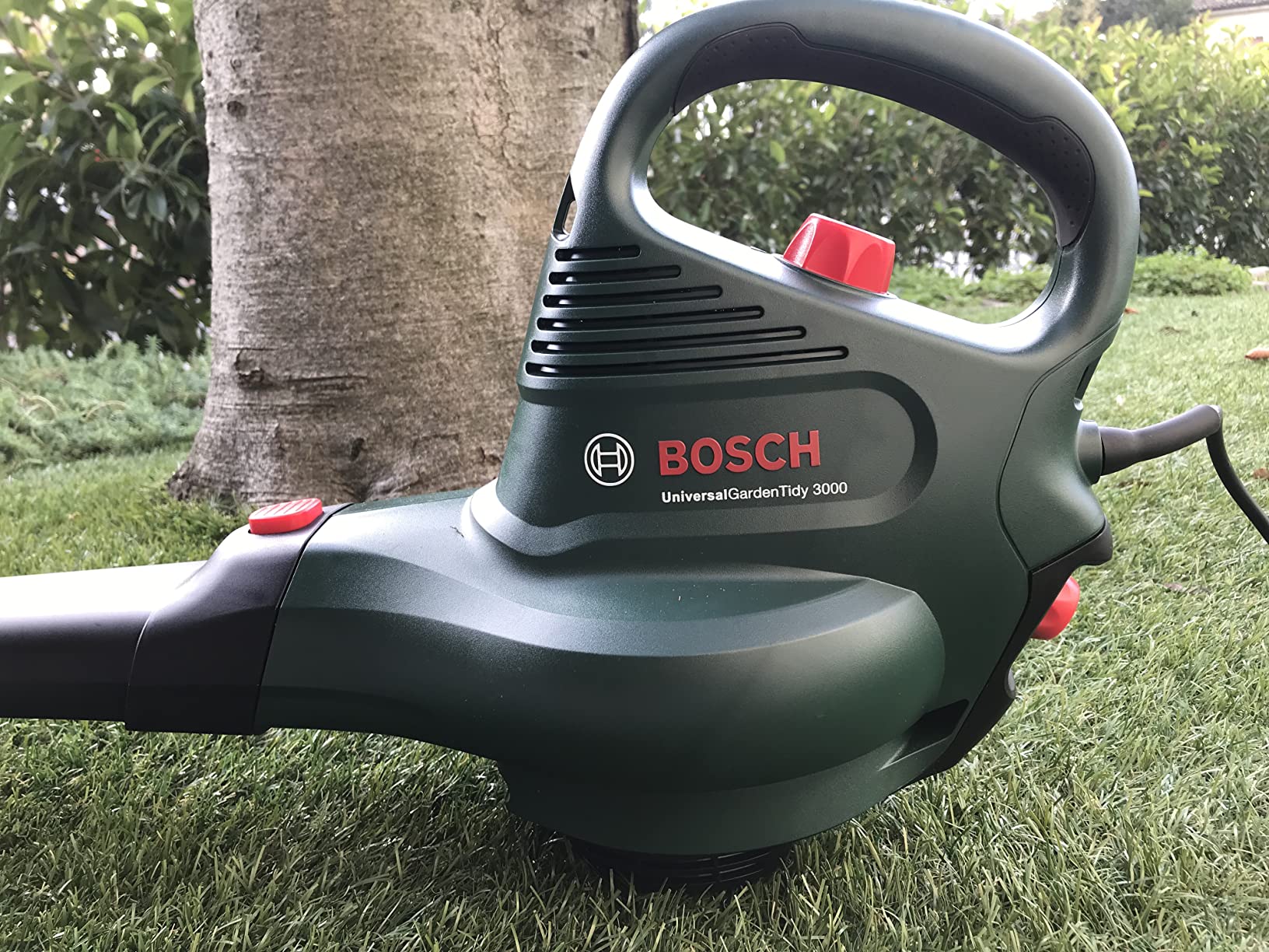 Bosch UniversalGardenTidy 3000 soffiatore aspiratore 3000W