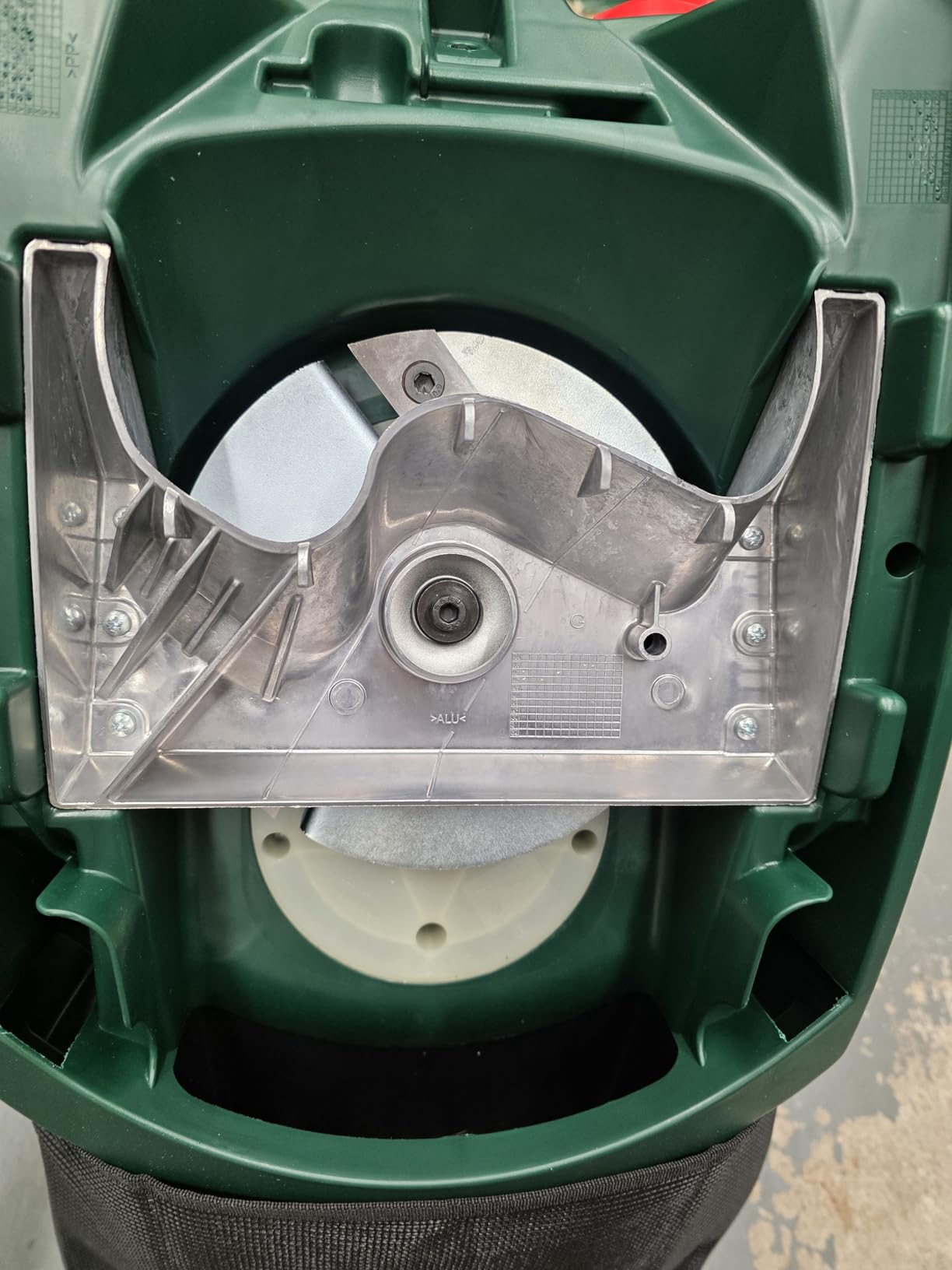 Bosch UniversalShredder 2x18V-25 biotrituratore a batteria 25 mm