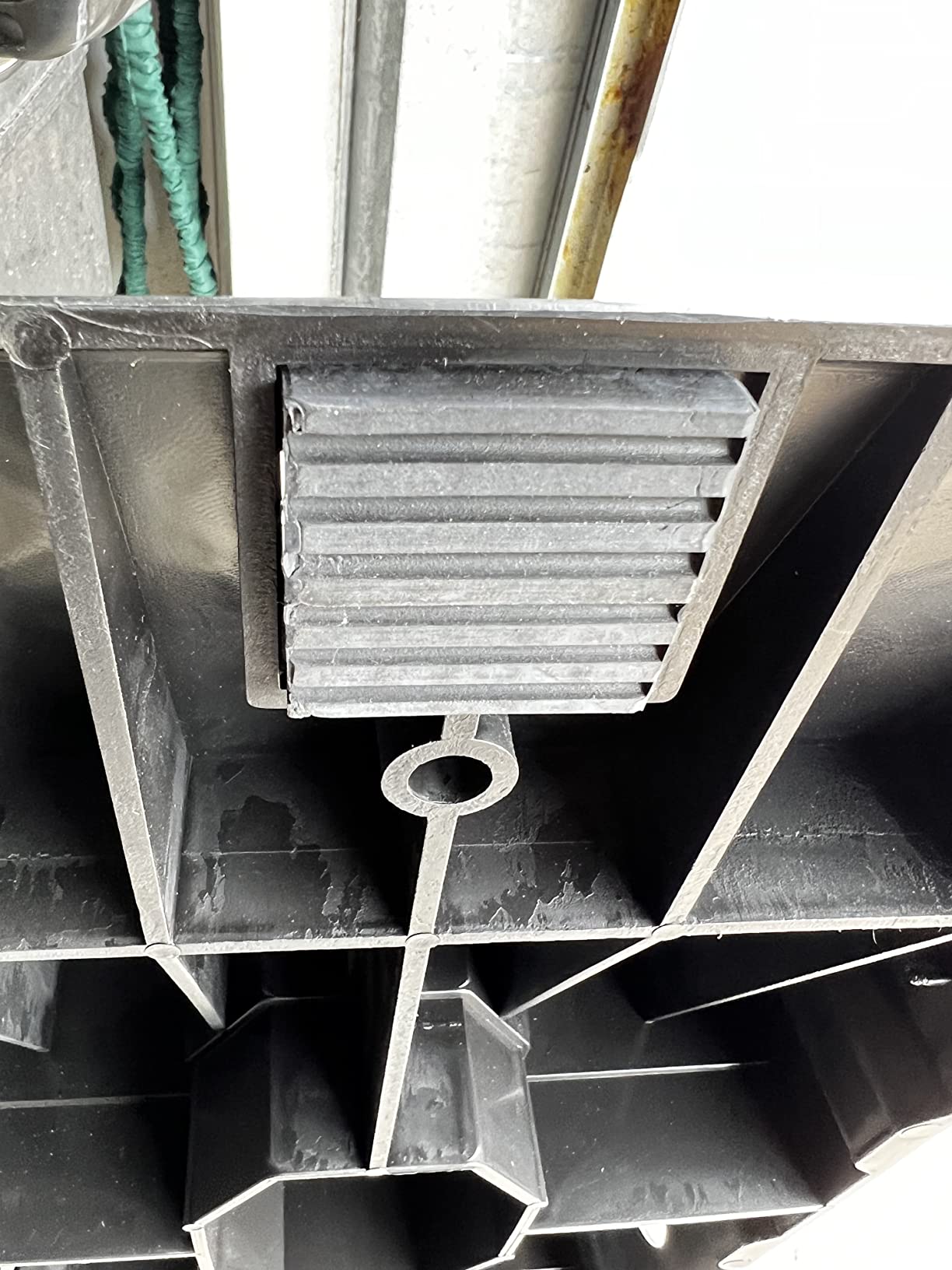 Wiltec Cunei Bloccaruota 2pz HDPE 1,6T 220x90x110mm Staffa
