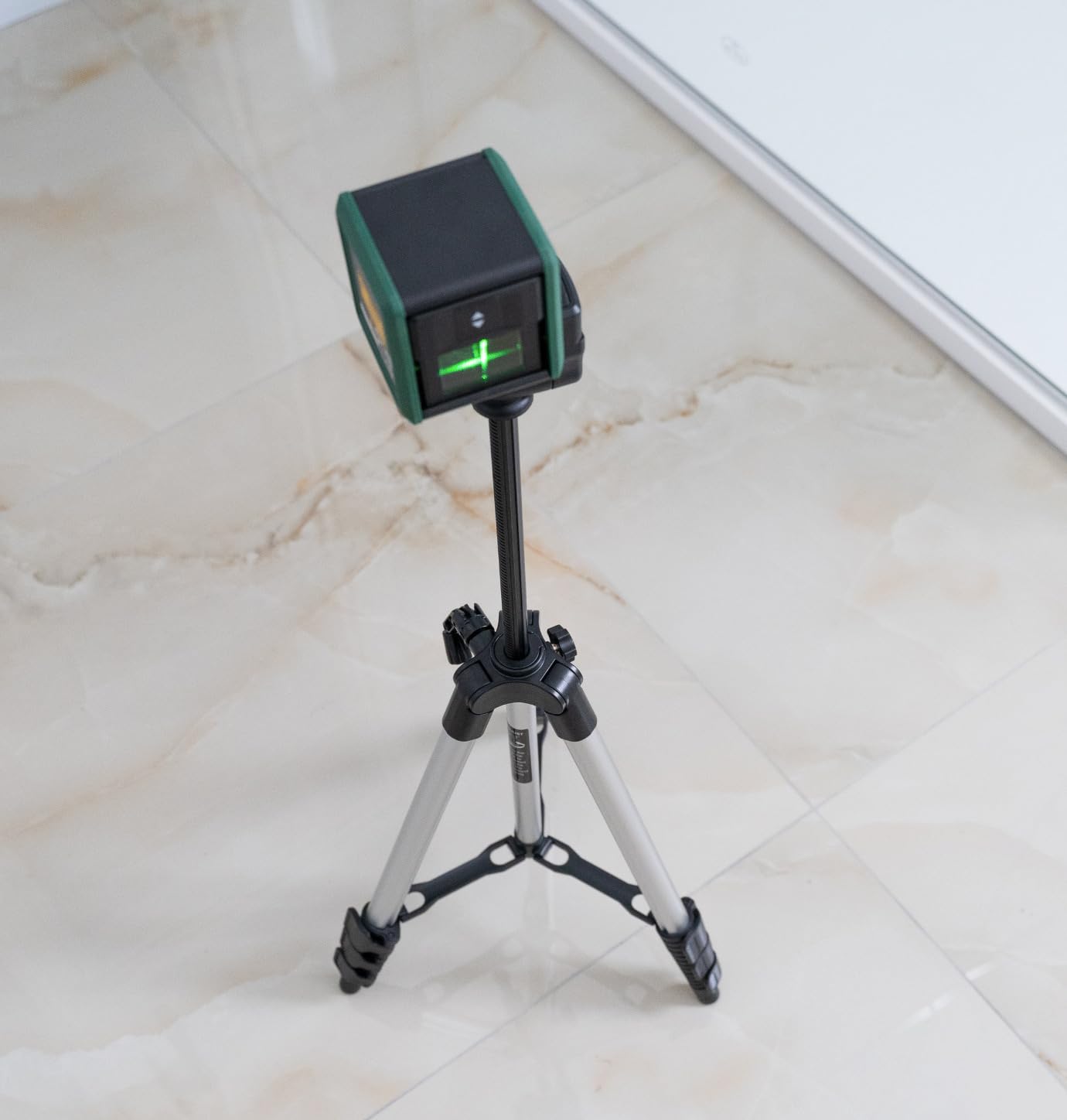 Bosch Quigo Green Livella Laser a Croce con Treppiede