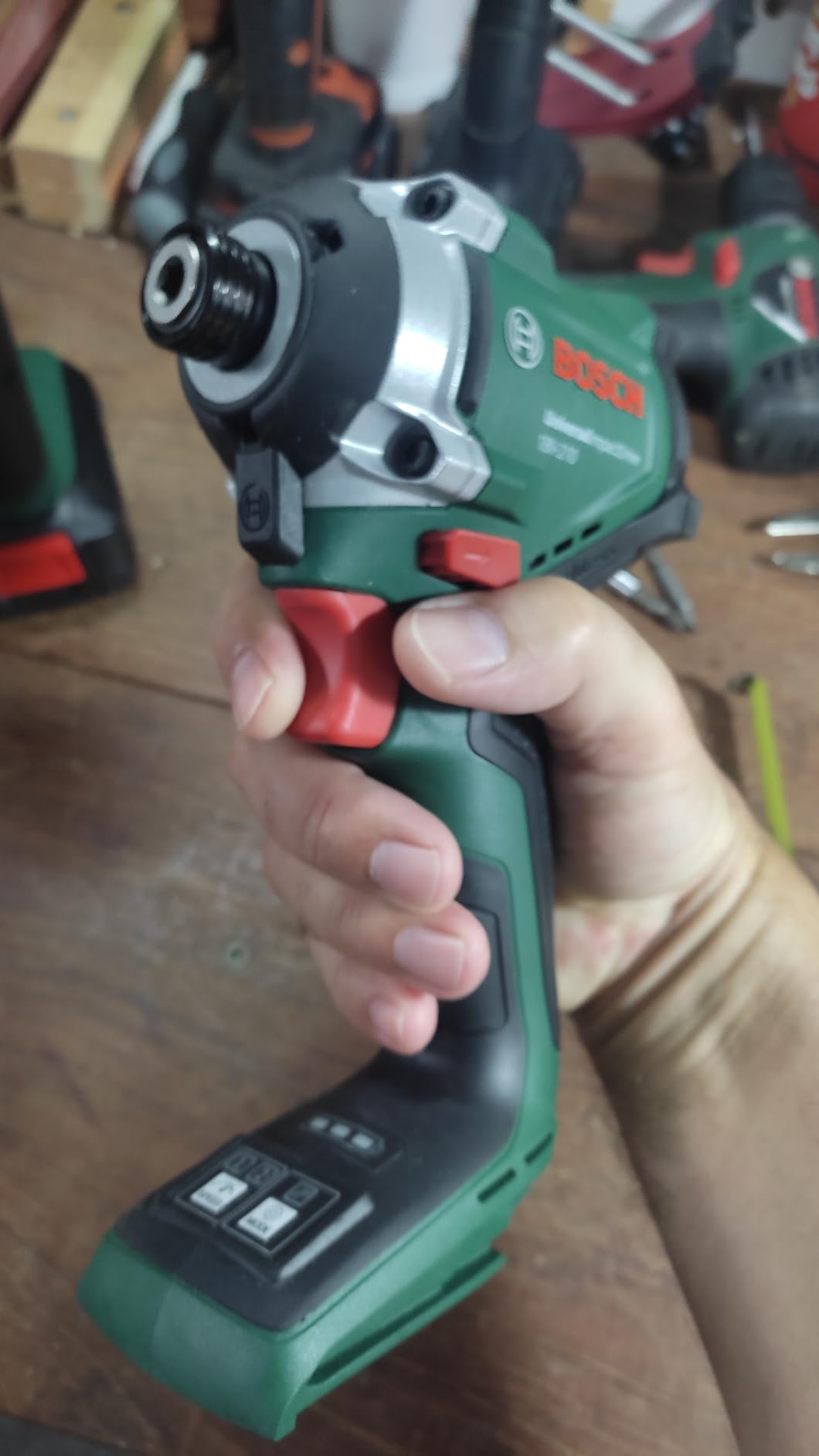 Bosch UniversalImpactDrive 18V-210 Avvitatore Senza Batteria