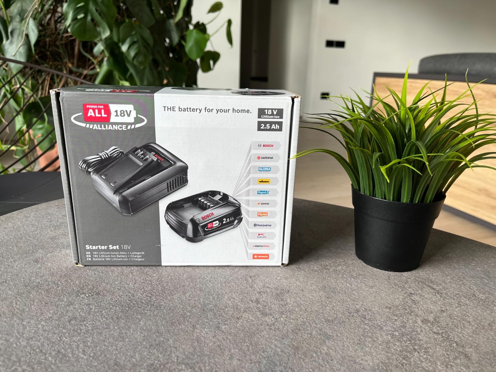 Bosch Starter Set 18V Batteria 2,5Ah + Caricabatteria
