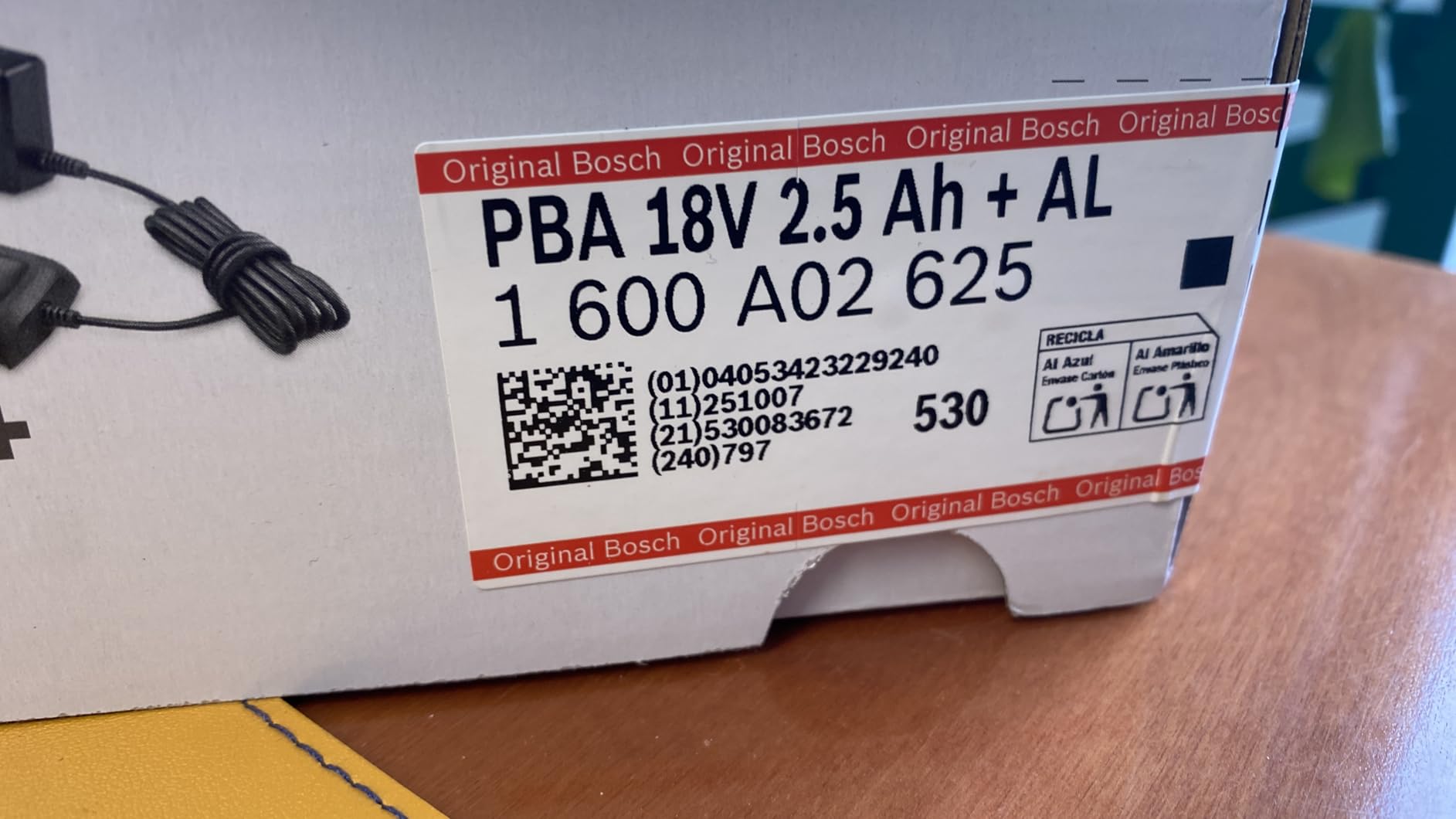 Bosch PBA 18V Starter Set batteria 2,5 Ah + caricabatterie