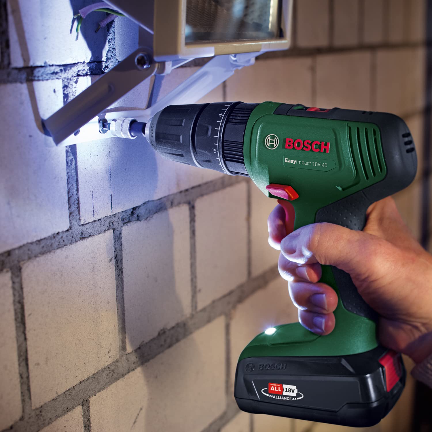 Bosch EasyImpact 18V-40 trapano percussione 13mm 2Ah