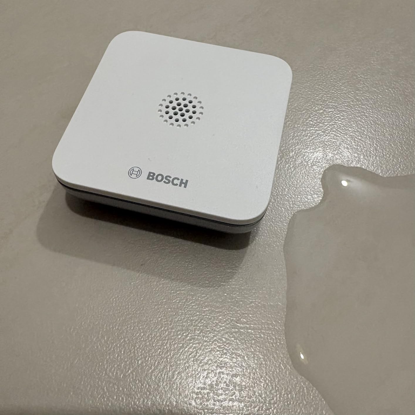 Bosch Smart Home Rilevatore Perdite Acqua Compatto