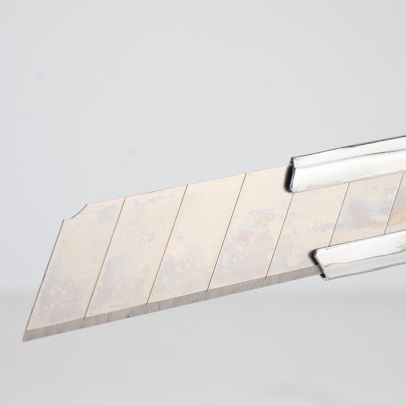 Bormann cutter 18mm corpo in zama lama a scatto 156mm
