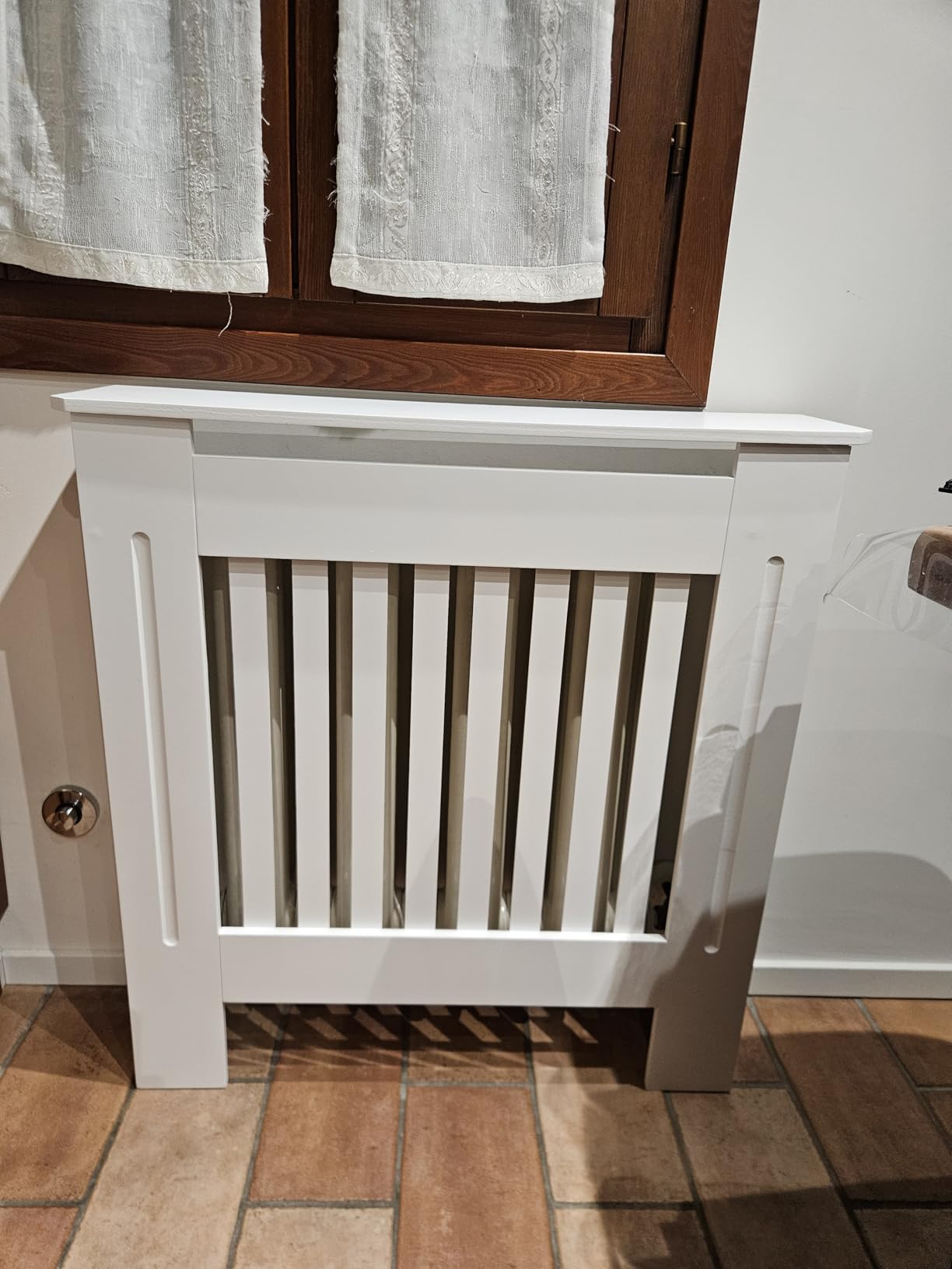 Wiltec Copritermosifone a Doghe MDF Bianco 112x19x82 cm