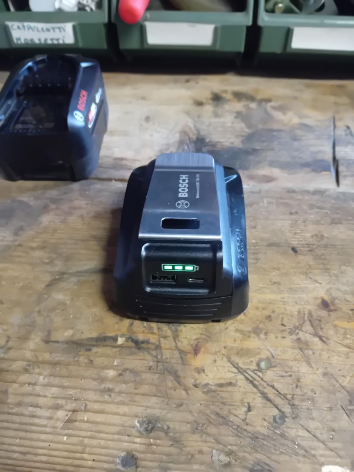 Bosch UniversalUSB 18V-45 adattatore USB per batterie 18V