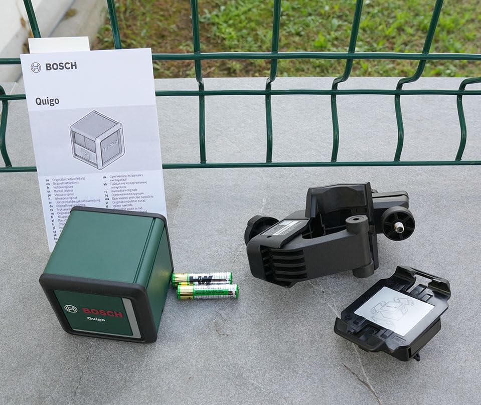 Bosch Quigo livella laser a croce con morsetto MM 2 portata 7 m