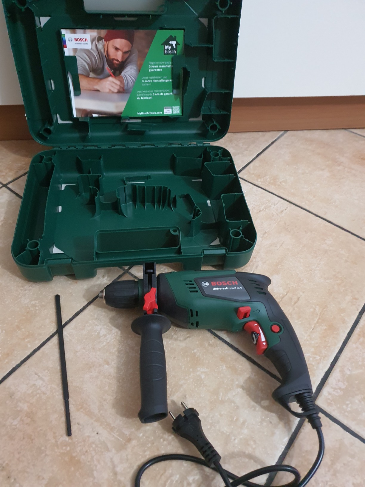 Bosch UniversalImpact 800 trapano a percussione 800W con valigetta
