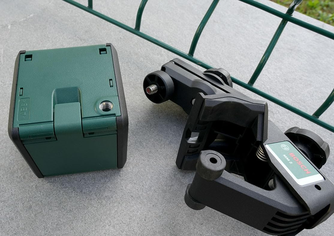 Bosch Quigo livella laser a croce con morsetto MM 2 portata 7 m