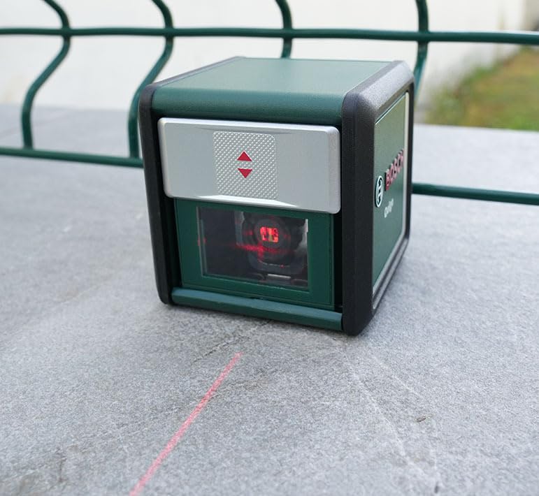 Bosch Quigo livella laser a croce con morsetto MM 2 portata 7 m