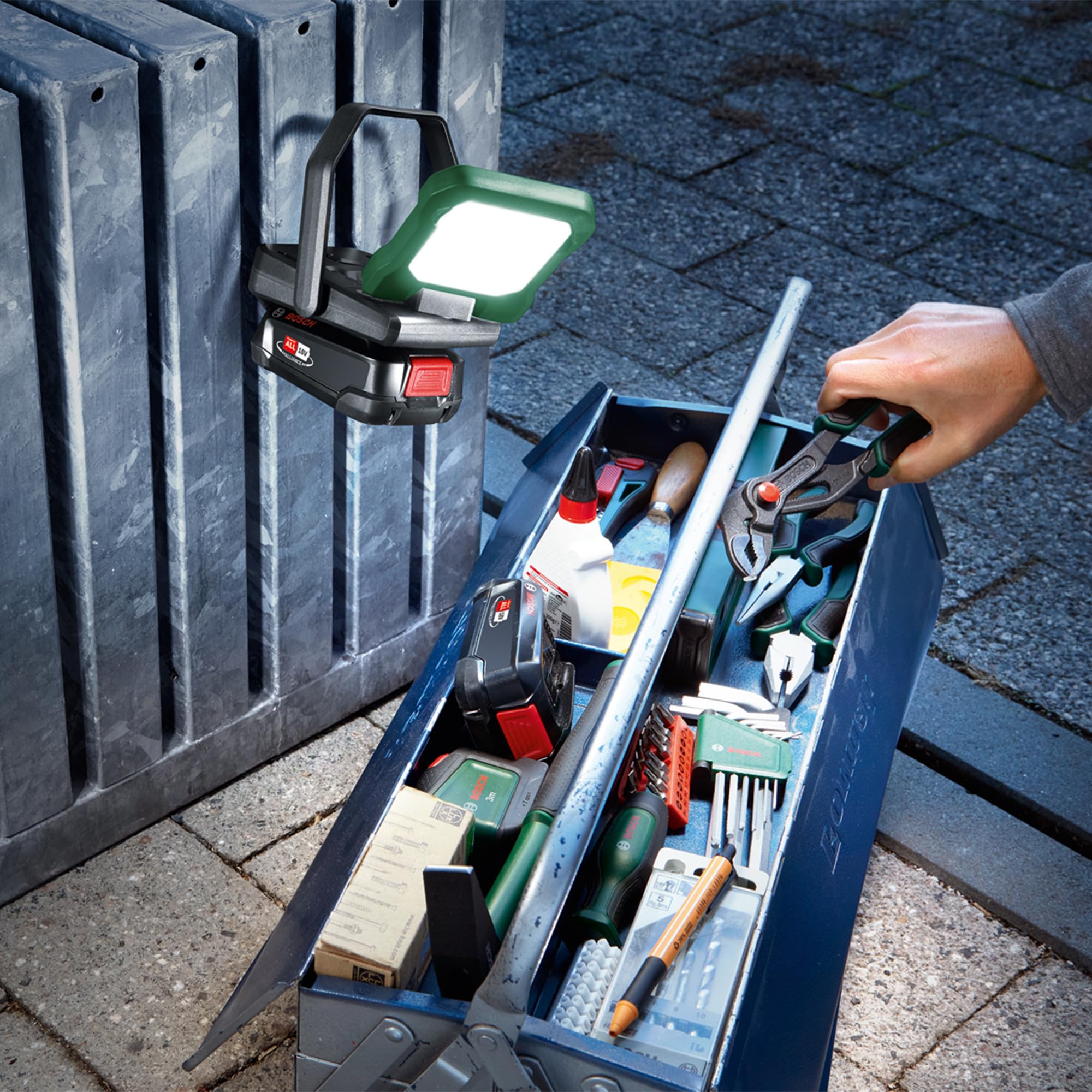 Bosch EasySpotLight 18V-400 Lampada 400 Lumen Senza Batteria