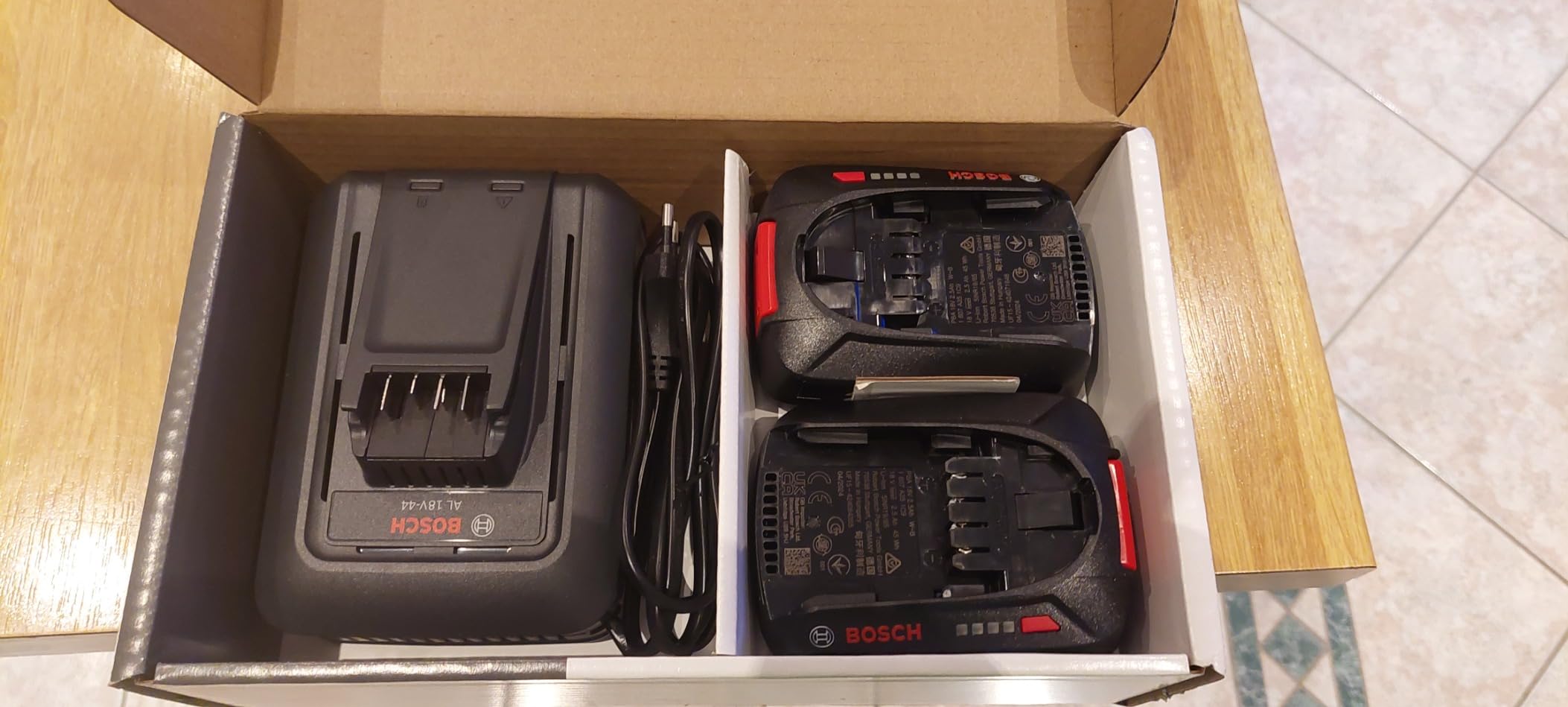 Bosch Starter Set 18V kit batterie 2,5Ah caricabatteria