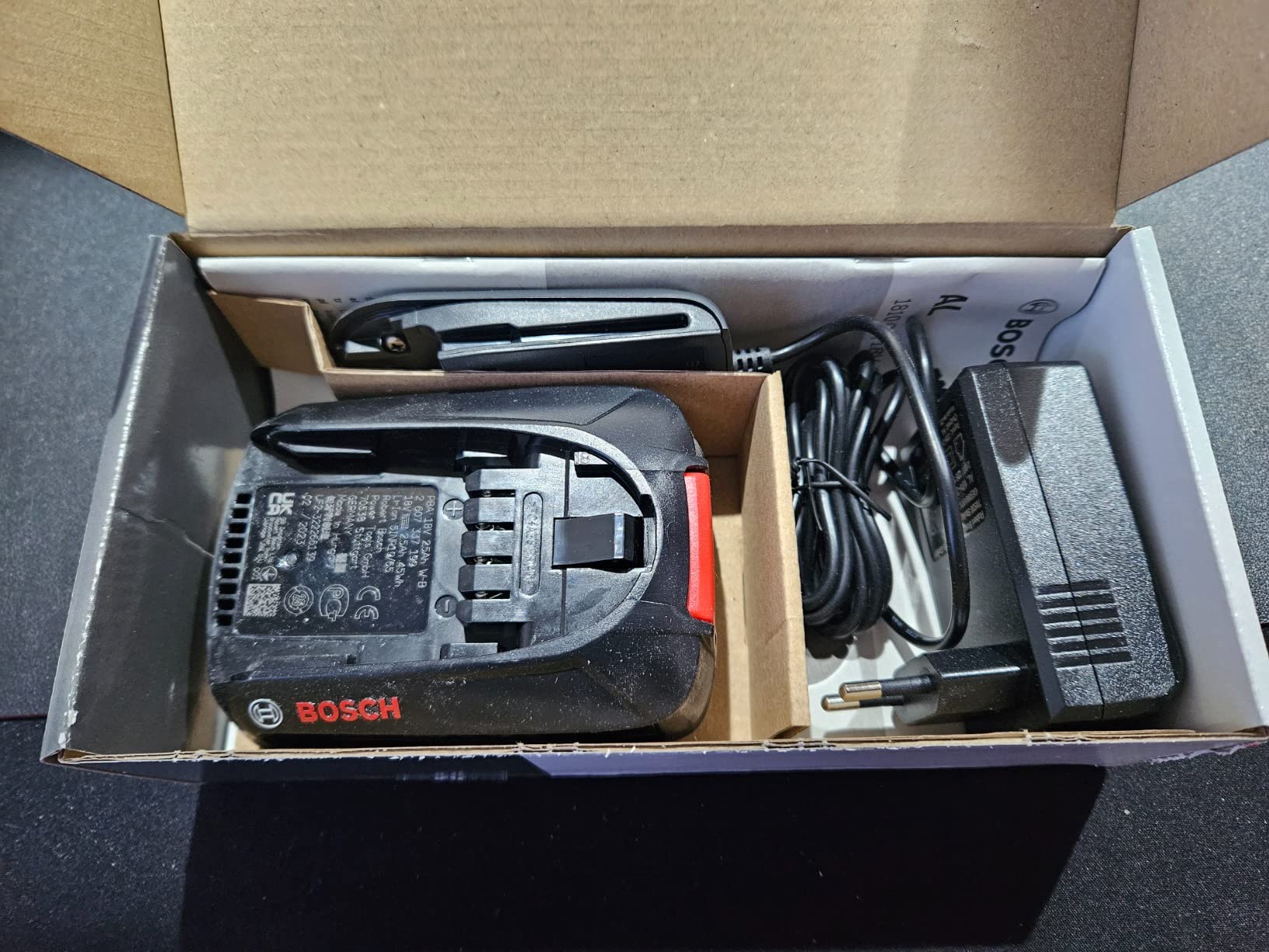Bosch Starter Set 1600A01T9S batteria 18V 2,5Ah + caricabatterie