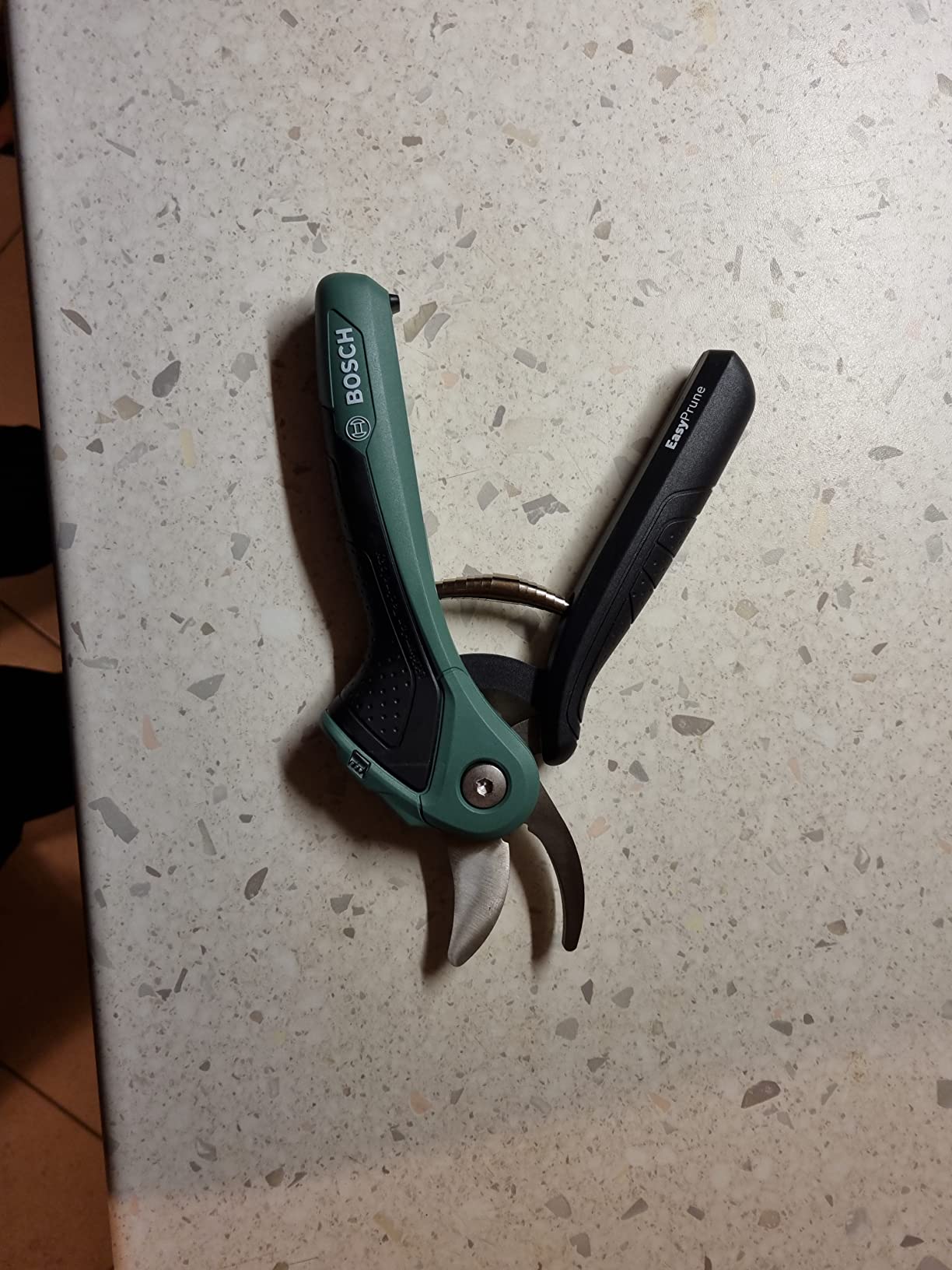 Bosch EasyPrune cesoie potatura a batteria taglio 25 mm