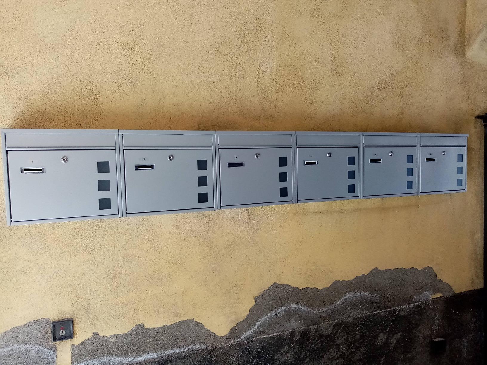 Wiltec Cassetta Postale V12 Antracite Finestrelle Nome