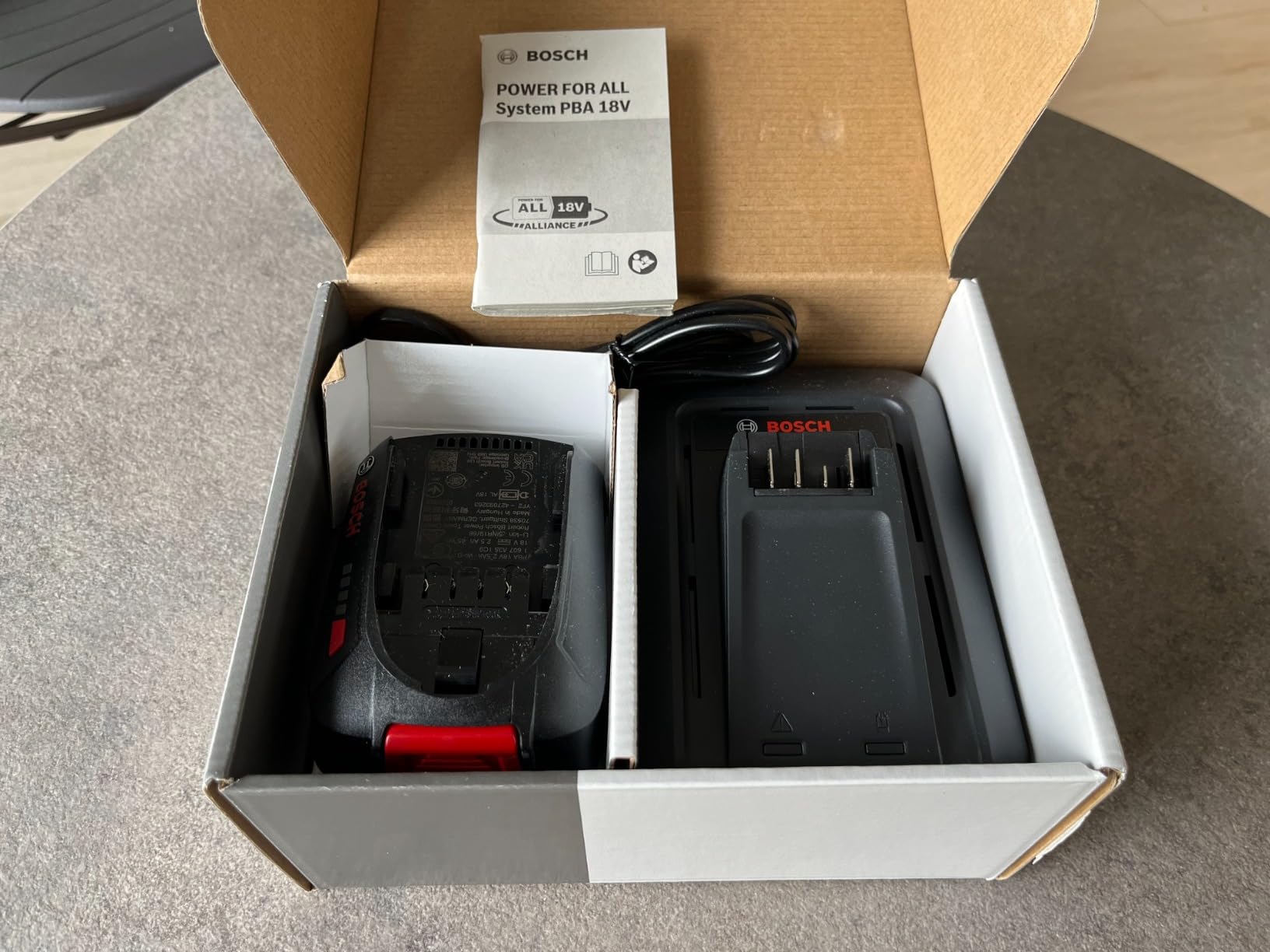 Bosch Starter Set 18V Batteria 2,5Ah + Caricabatteria