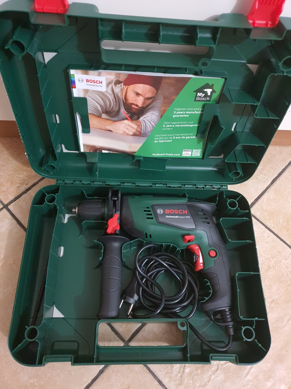 Bosch UniversalImpact 800 trapano a percussione 800W con valigetta