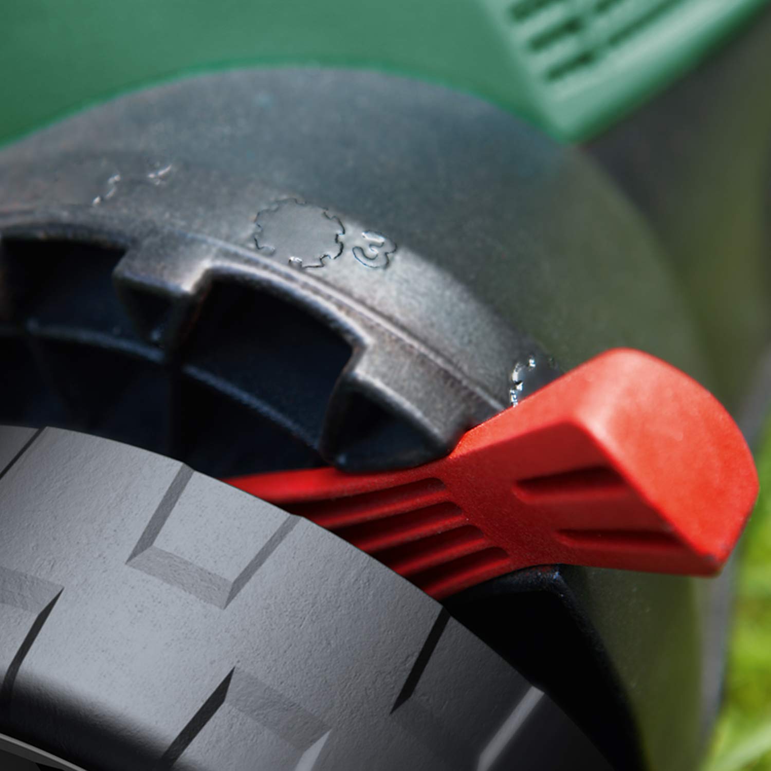 Bosch UniversalRake 900 Arieggiatore Prato Elettrico 50 L