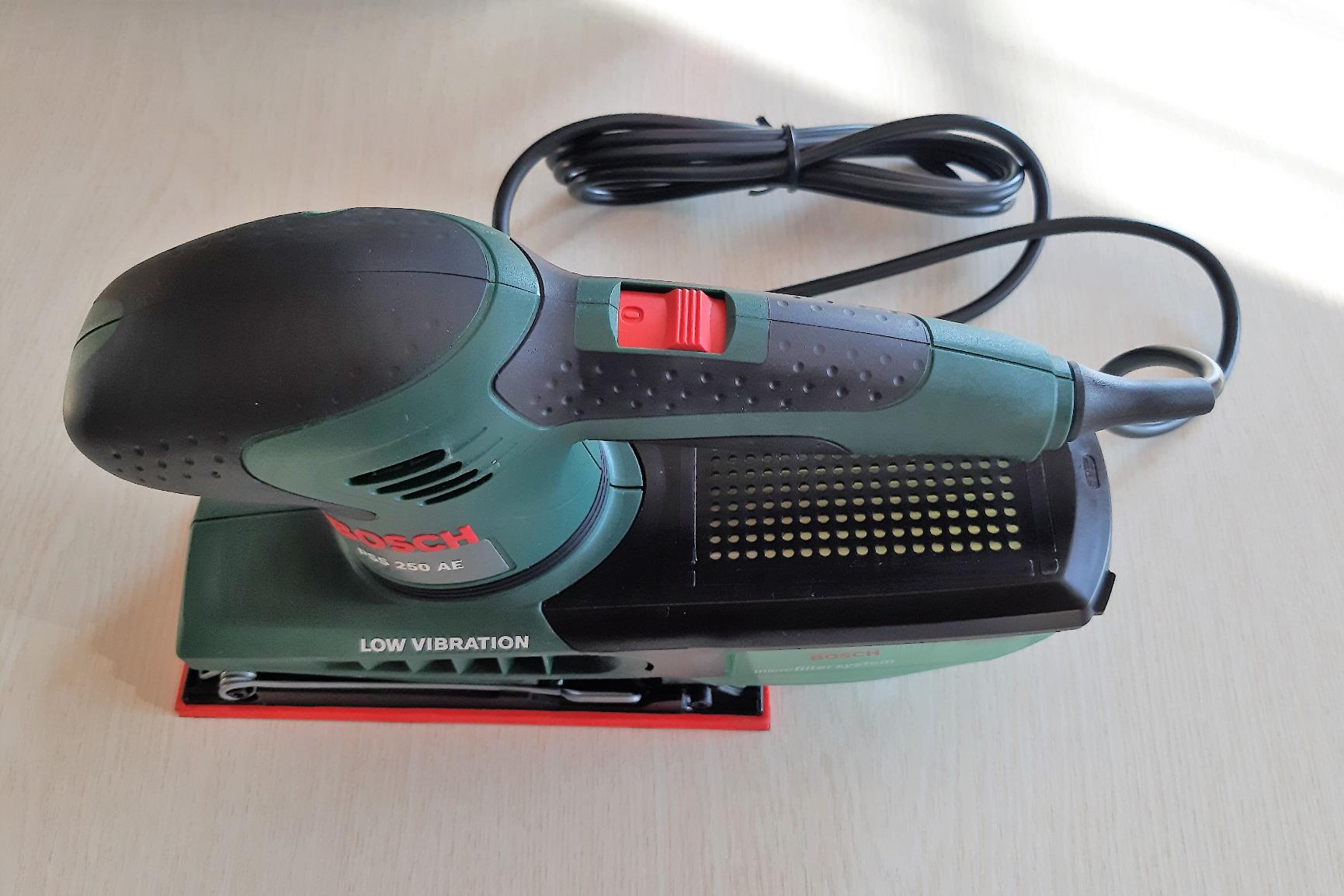 Bosch PSS 250 AE levigatrice orbitale 250W con valigetta