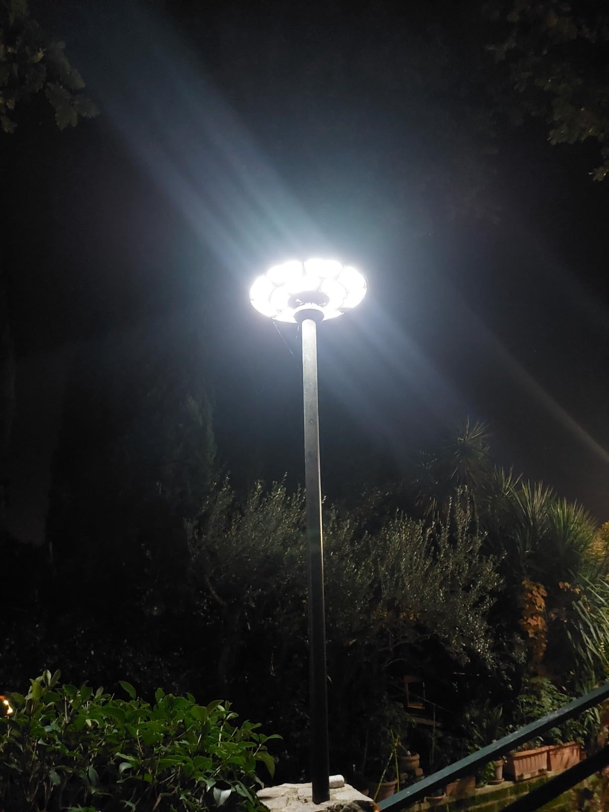 DE ROSA SHOP UFO 1200W Lampione Solare LED Esterno IP67