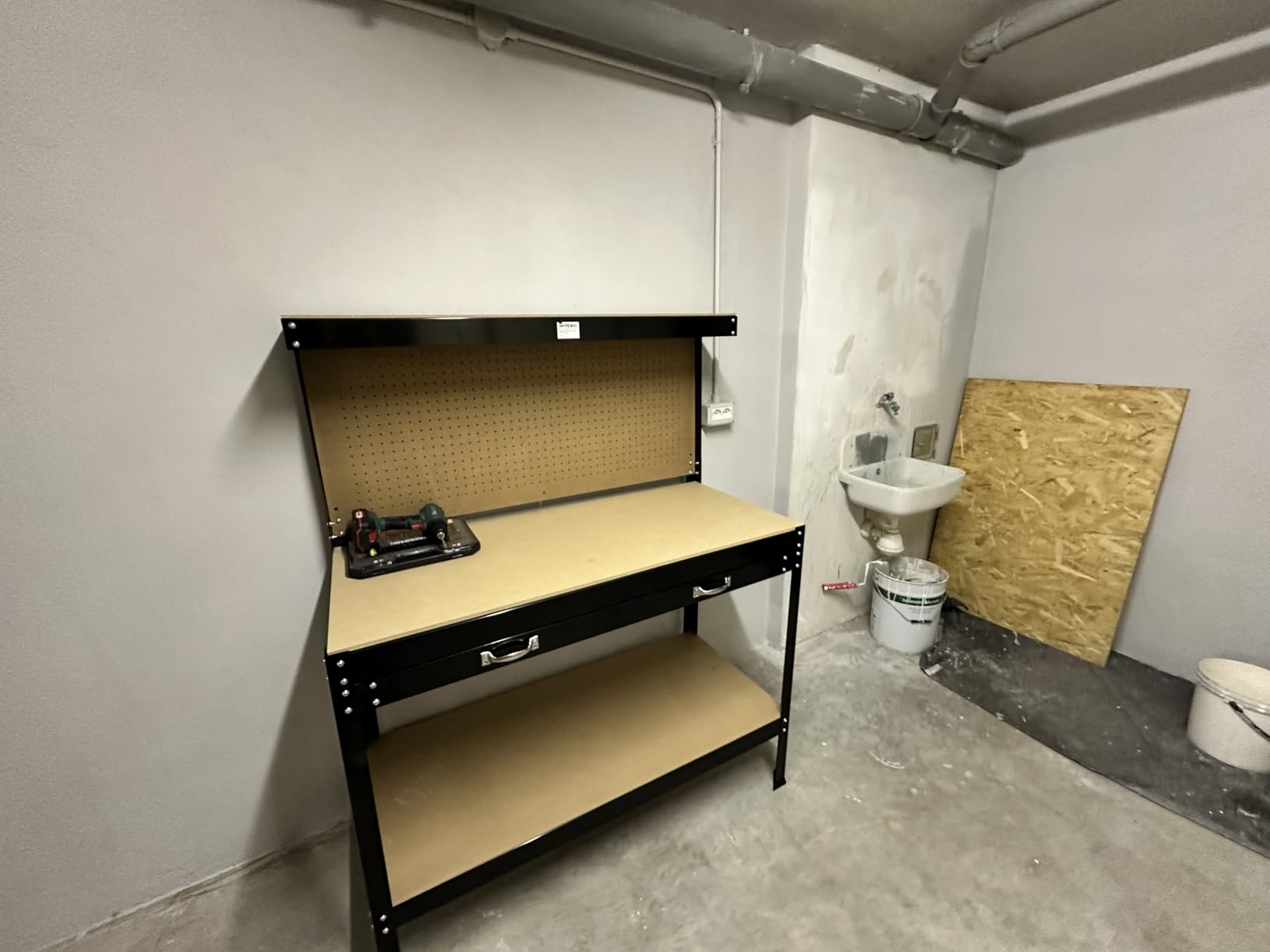 Wiltec Banco da Lavoro 1200x550x1500mm con Pannello e Cassetto