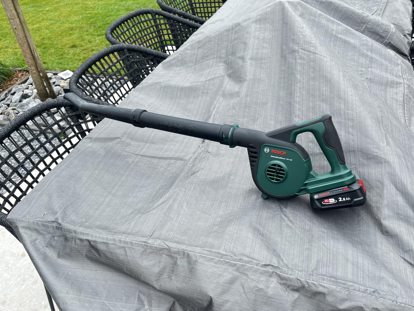 Bosch UniversalLeafBlower 18V-130 soffiatore batteria 2,5 Ah