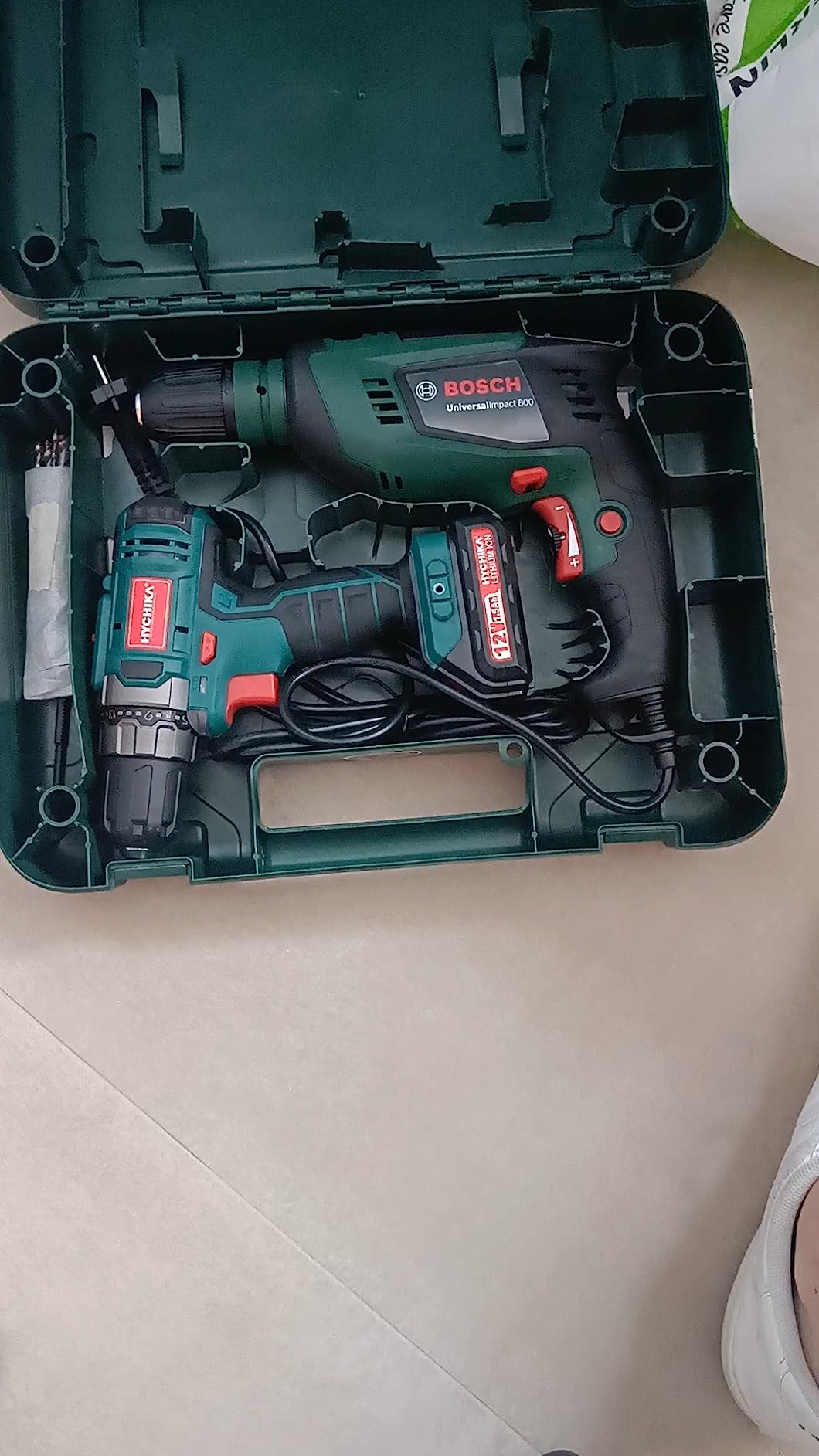 Bosch UniversalImpact 800 trapano a percussione 800W con valigetta
