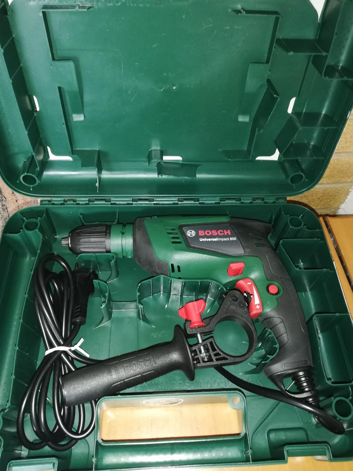 Bosch UniversalImpact 800 trapano a percussione 800W con valigetta