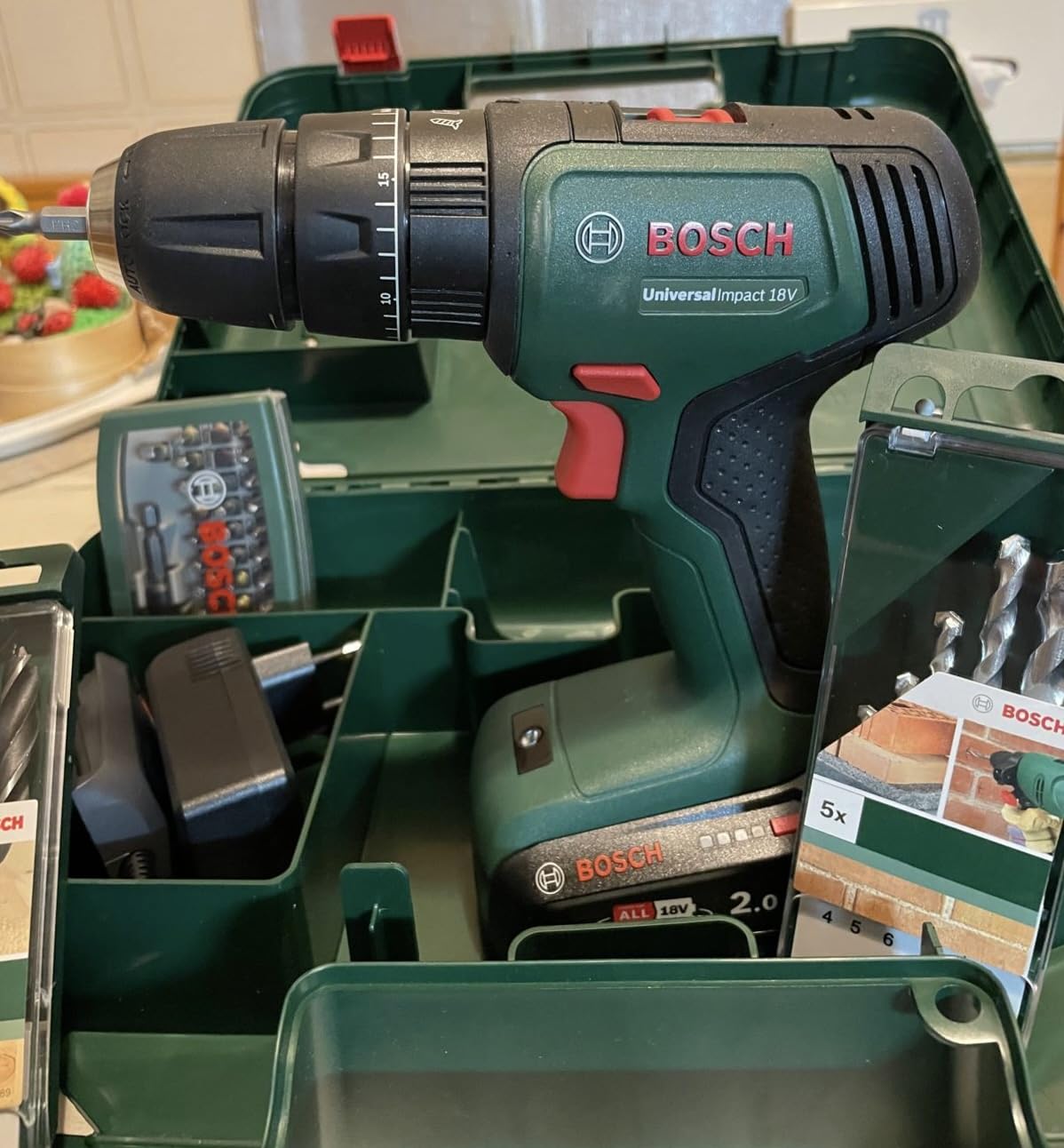 Bosch UniversalImpact 18V Trapano 1 Batteria Set 42 pz Valigetta
