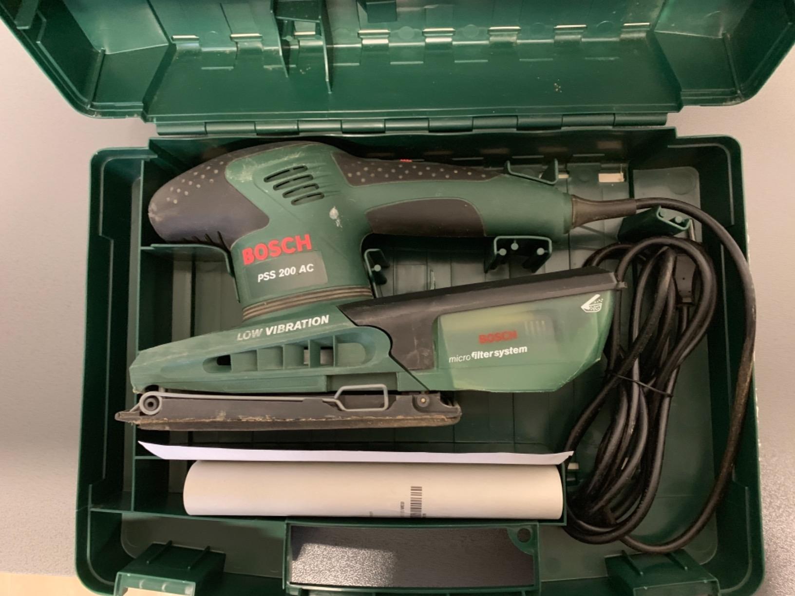 Bosch PSS 200 AC Levigatrice Orbitale 200 W 92x182 mm con Valigetta
