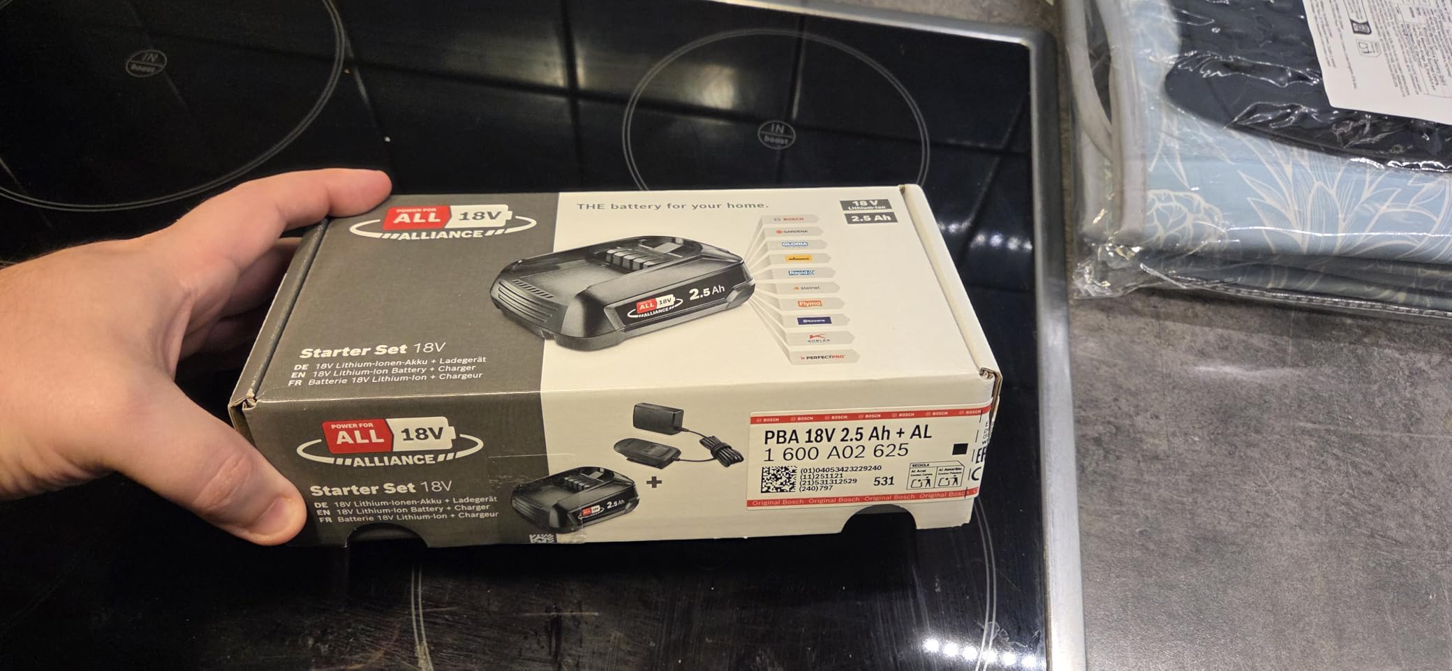 Bosch PBA 18V Starter Set batteria 2,5 Ah + caricabatterie