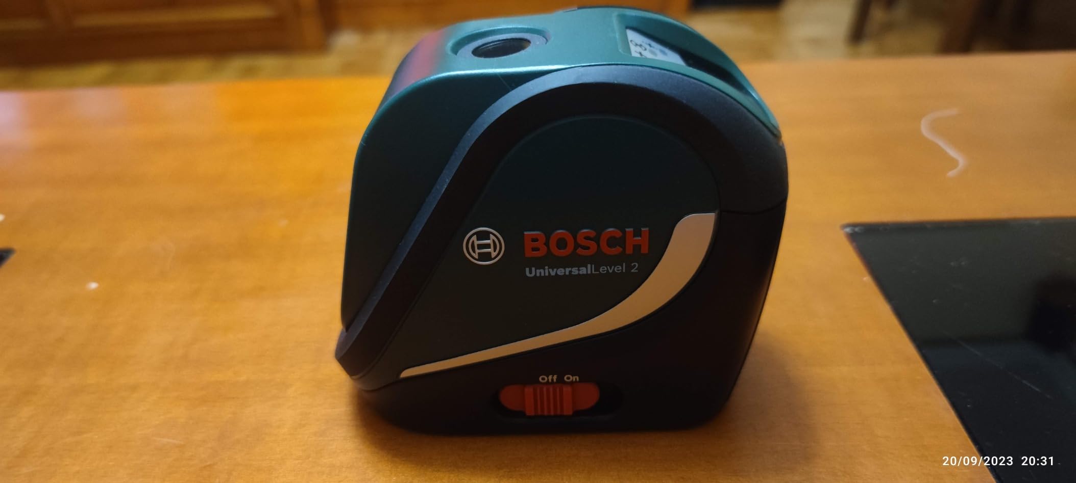 Bosch UniversalLevel 2 Livella Laser Croce + Treppiede
