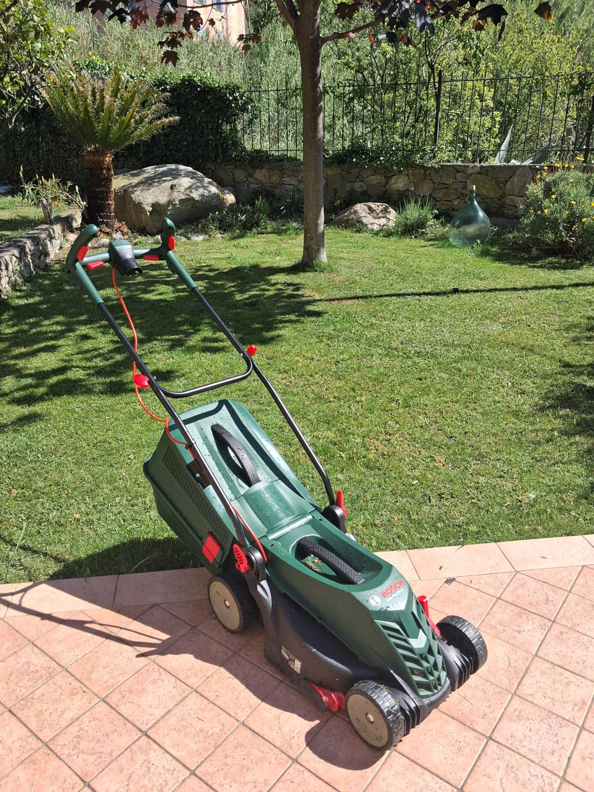 Bosch UniversalRotak 37-555 Tagliaerba a Filo 1400 W