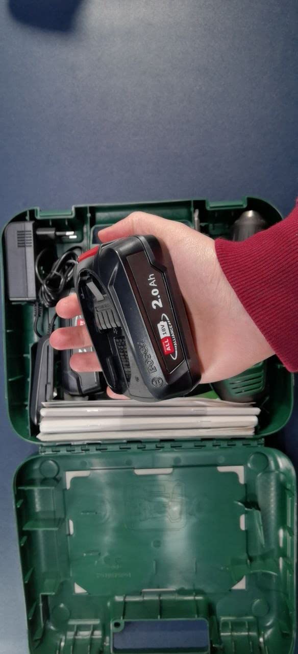 Bosch EasyImpact 18V-40 trapano con 2 batterie 2,0 Ah