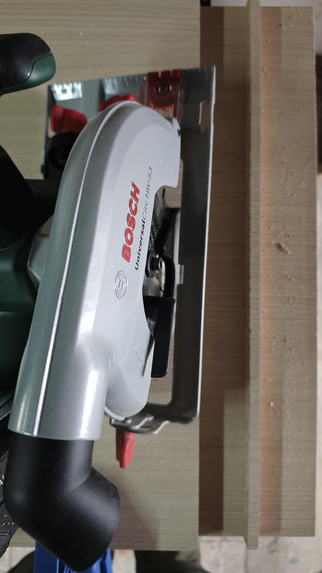 Bosch UniversalCirc 18V-53 sega circolare batteria senza batteria 53 mm