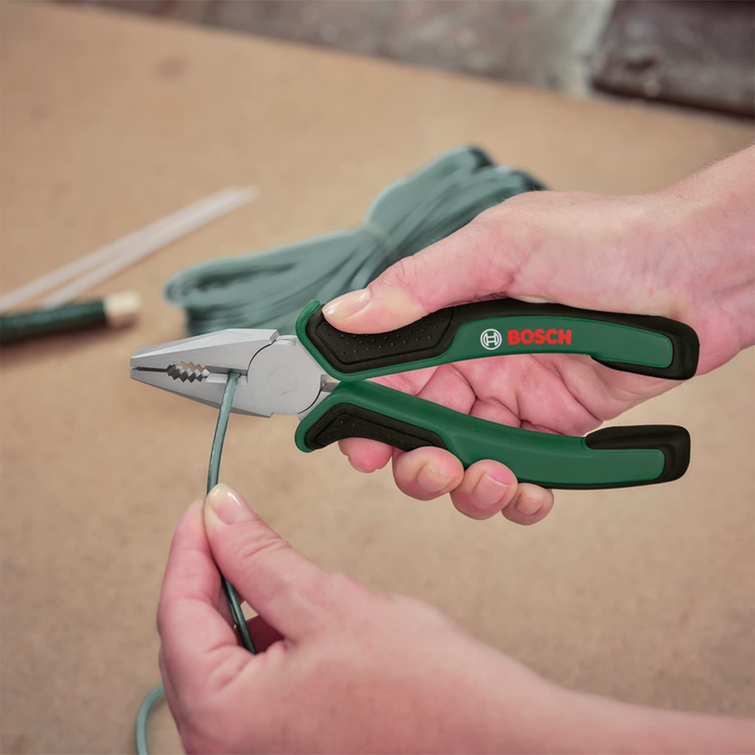 Bosch Universal Set Utensili Manuali 25 Pezzi in Borsa