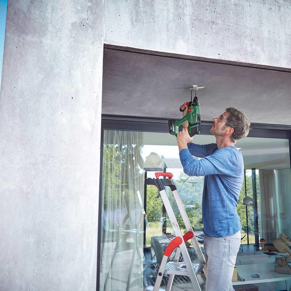 Bosch UniversalHammer 18V martello perforatore SDS plus 2,5Ah