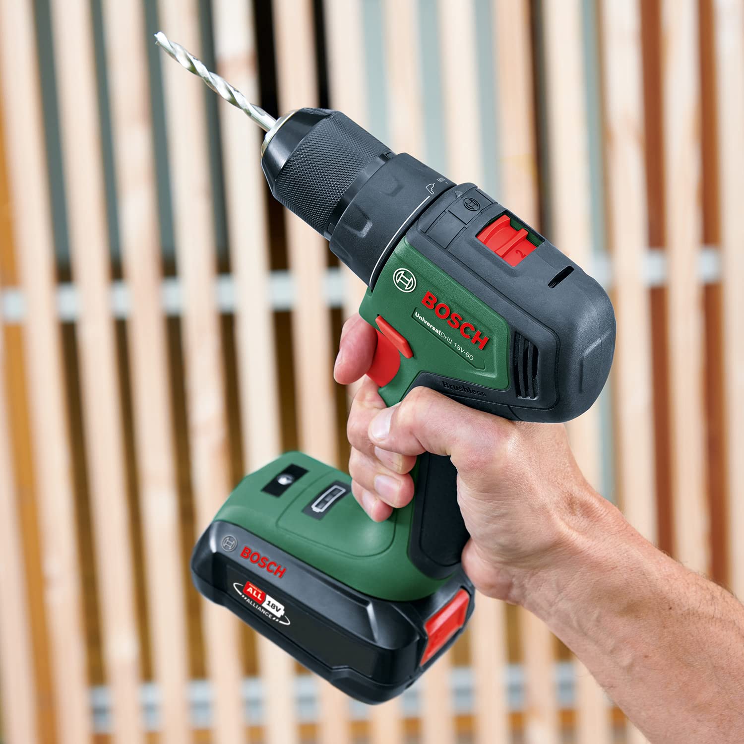 Bosch UniversalDrill 18V-60 trapano avvitatore 2 batterie 60 Nm