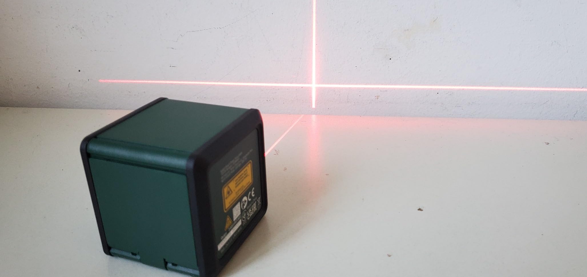 Bosch Quigo livella laser a croce con morsetto MM 2 portata 7 m
