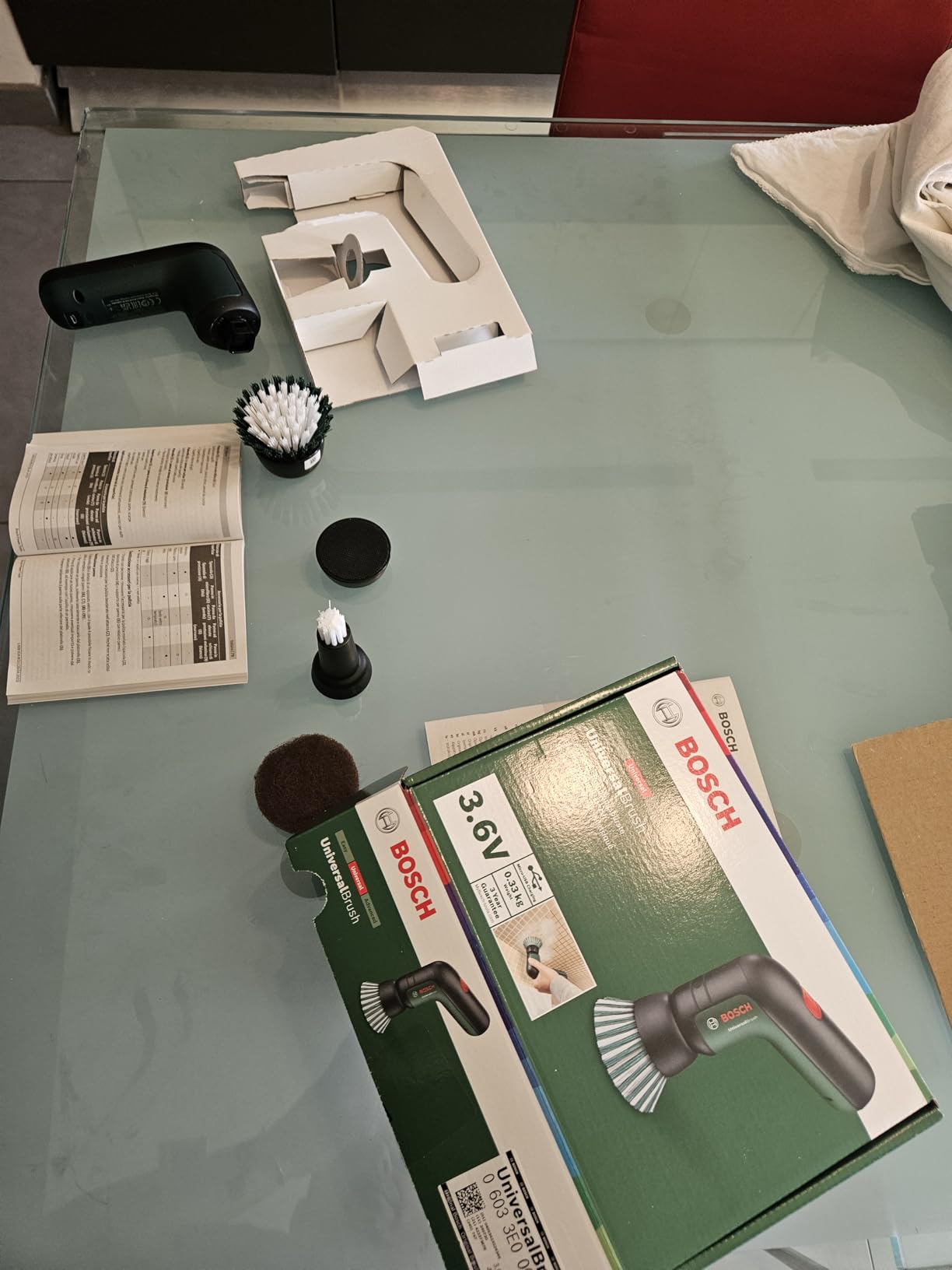 Bosch UniversalBrush Spazzola Elettrica 3,6V 4 Accessori IPX5