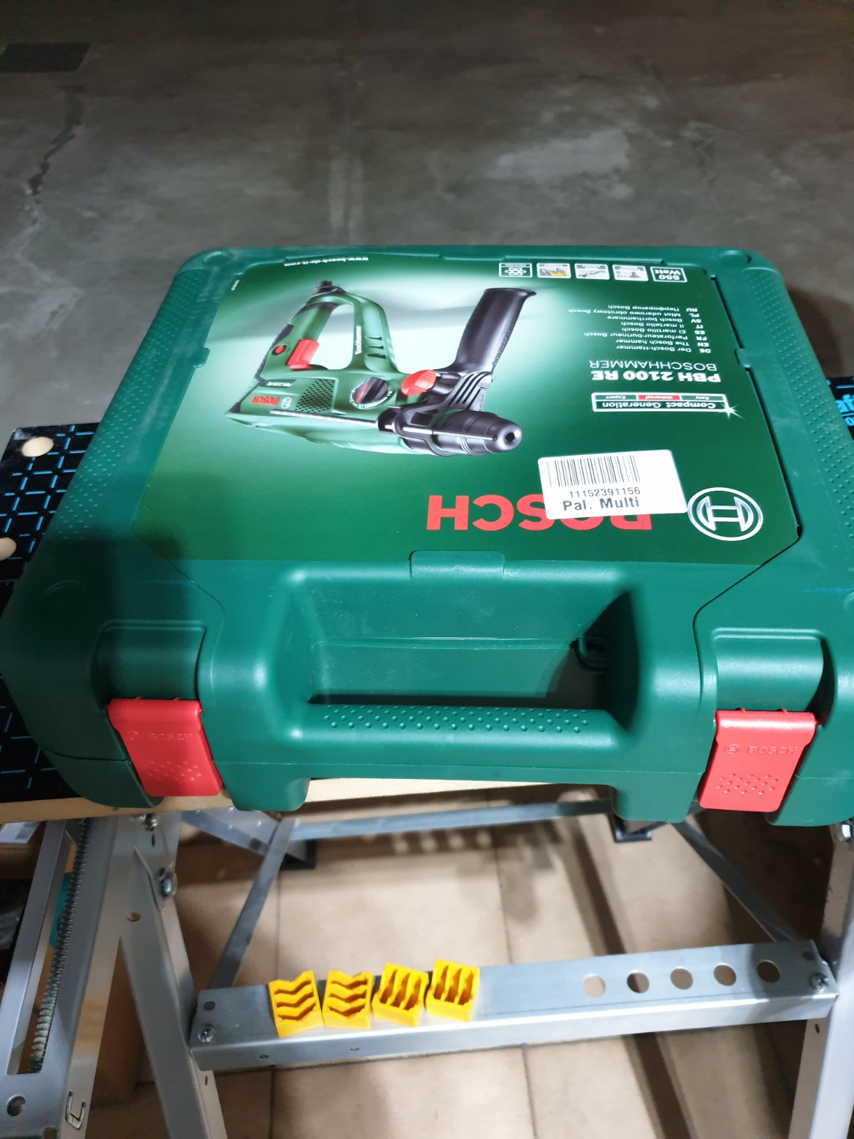 Bosch Universal 06033A9300 martello perforatore SDS-plus 550 W