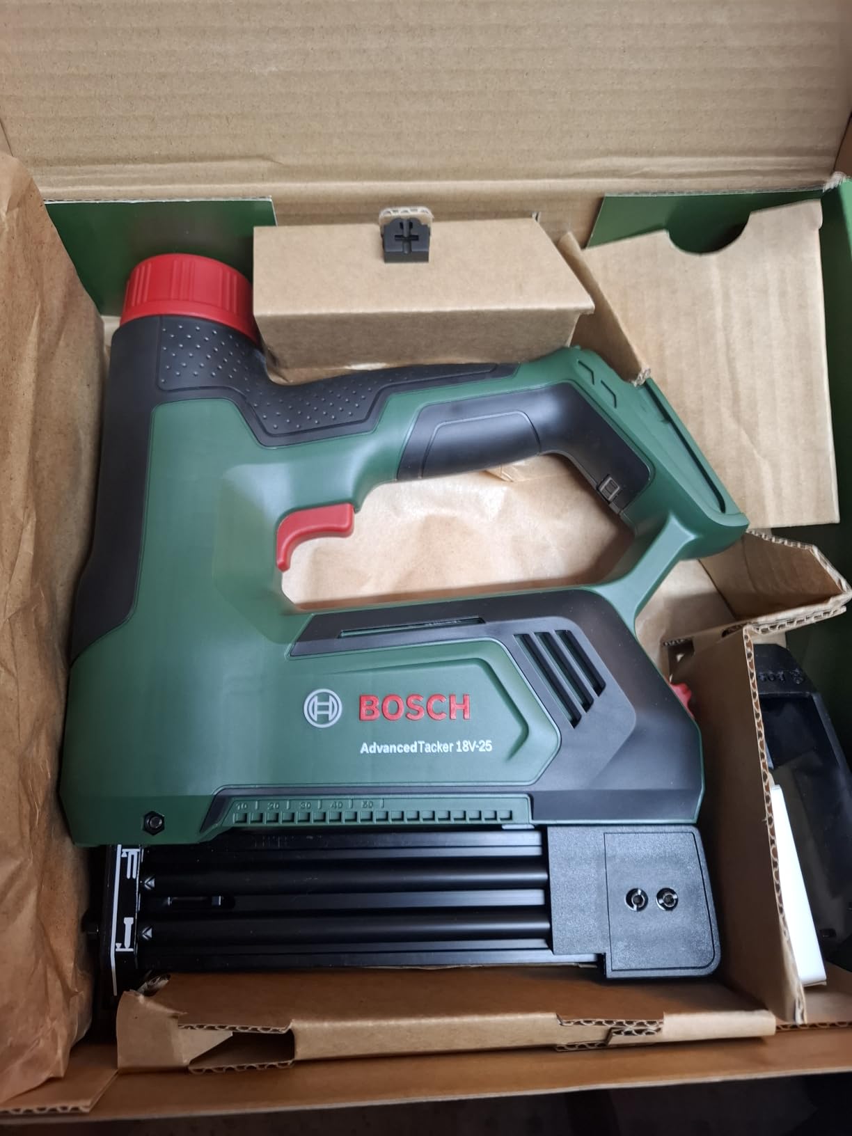 Bosch AdvancedTacker 18V-25 Graffatrice Batteria con Accessori