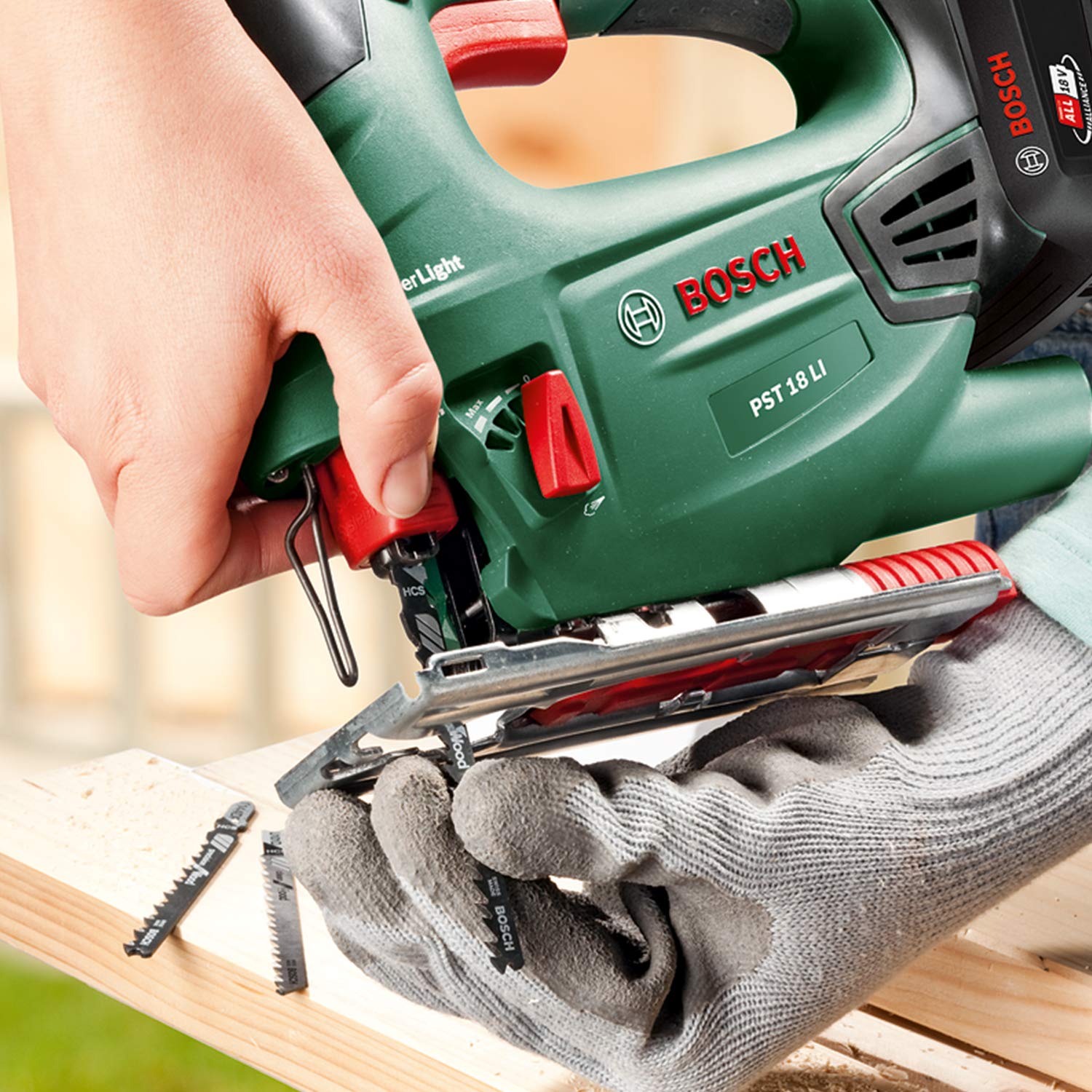 Bosch PST 18 LI Seghetto Alternativo 18V Set con Batteria