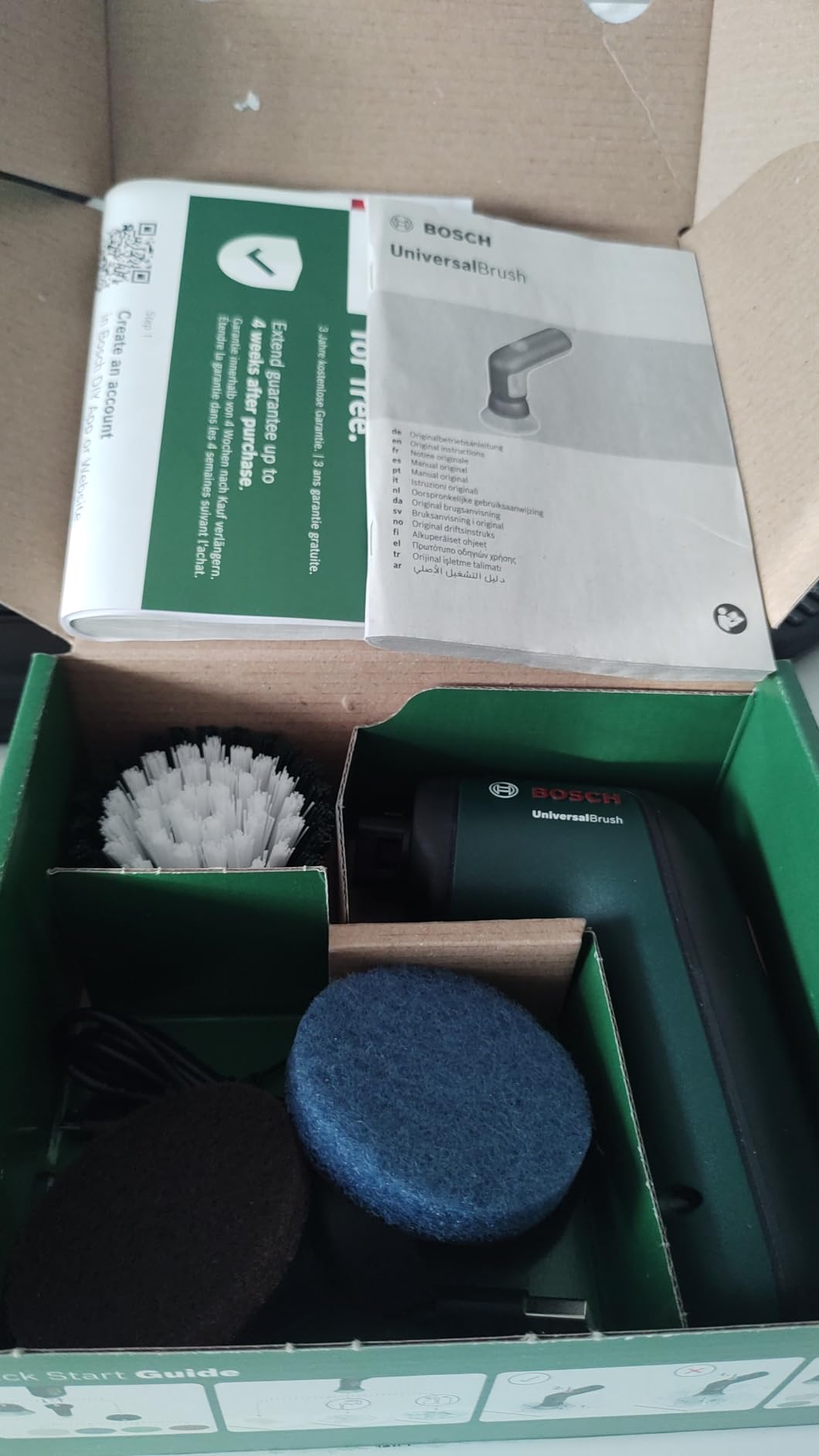Bosch UniversalBrush Spazzola Elettrica 3,6V 4 Accessori IPX5