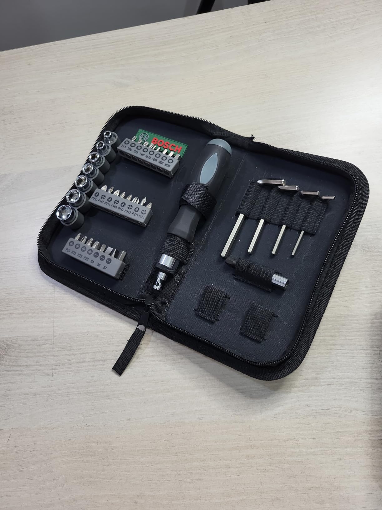 Bosch Astuccio Avvitamento 38 Pezzi con Cricchetto Bit